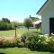 Attractive holiday home with jetty - Steendam
