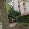 Appartement 3 pièces avec parking couvert gratuit.