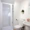 City Centre Apartment with Free Parking, Balcony, Super-Fast Wifi and Smart TV with Netflix by Yoko Property - Northampton