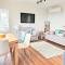 Lake, mountain view cottage - near major attractions