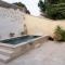 maison entière de village Fontvieille avec piscine