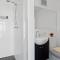 2 bedrooms 2 baths with balcony and ocean views, across from ocean - Alexandra Headland