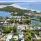 Witta Circle - Walk to Hastings St & Noosa Beach