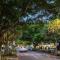 Witta Circle - Walk to Hastings St & Noosa Beach
