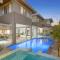 Witta Circle - Walk to Hastings St & Noosa Beach