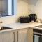 The Majestic retreat 2 bed 2 bath CBD