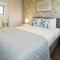The Majestic retreat 2 bed 2 bath CBD