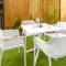 The Majestic retreat 2 bed 2 bath CBD