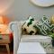 Luxury Escapes - Lake View Brand New Studio in X1 Tower JLT - Dubaj