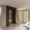 Amani 237, 3 Minutes to Airport, with Gym & Pool, Free Netflix, FAST WI-FI