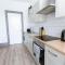 Spacious Apartment, Free Parking, Central Location Near To Uni, Hospital, Town