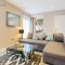 Velvet 2-bedroom apartment, Conduit Lane, Hoddesdon - هوديسدون