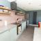 Sunbeam Cottage sleeps 10