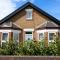 Sunbeam and Sundance Cosy House - Sleeps 14