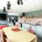 Sunbeam and Sundance Cosy House - Sleeps 14