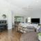 Luxurious Hamptons House with Heated Pool & Grill - خلجان هامبتون