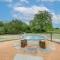 The Hideaway Secluded and Spacious Schulenburg Gem
