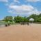 The Hideaway Secluded and Spacious Schulenburg Gem - Schulenburg