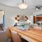 LV105 Upstairs 1 Bedroom Overlooking the Pool