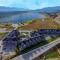 Mountain getaway condo - 5 min walk to the beach!