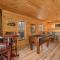 Serenity- serene mntn cabin in gated resort community with pool and amenities /view/Hottub/Secluded/Luxury/Theatre - Sevierville