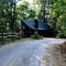 Serenity- serene mntn cabin in gated resort community with pool and amenities /view/Hottub/Secluded/Luxury/Theatre - Sevierville