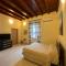 IN CENTRO Rooms and Apartments - إيزولا ديل ليري