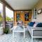 Lovely 2 bedroom suite steps from The beach
