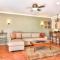 604 Gorgeous Renovated Condo, Steps to Omni Spa, Golf, Tennis, PFC & Exclusive Building Pool