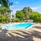 604 Gorgeous Renovated Condo, Steps to Omni Spa, Golf, Tennis, PFC & Exclusive Building Pool