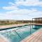 2BR@Luxury&Stylish Top Floor Apt,Pool,Parking,View