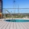 2BR@Luxury&Stylish Top Floor Apt,Pool,Parking,View