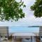 Contemporary Unit With Water Views