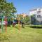Apartments Dadic with parking & playground - Medulin