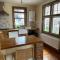 Bright, spacious flat close to beach, Cliff Road