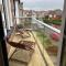 Bright, spacious flat close to beach, Cliff Road