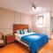 Wenjun Courtyard Hotel ---5 mins walk from Tonghuimen metro station, near Tianfu square, close by culture park and Sichuan opera house, English speaking service, local tours