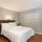 210B Harbor Views Short Stroll to Beach, Large Balcony, Walk to Dining Shops - Oceanside