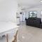 Stylish Unit With Water Views