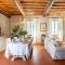 Fattoria Camigliano, Luxury Farmhouse with Pool inside a Wine Estate