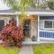 Tarpon Springs Cottage - Outdoor Deck, BBQ Grill, 3BR - Tarpon Springs