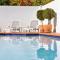 Villa Aqua Riverside Retreat with Pool