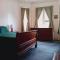 Mini Mansion Hotel affordable stays Plainfield NJ near public transportation - Plainfield