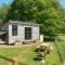 1 Bed Hut - Sleeps 4 - Pets - Parking