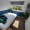 Perfect Cowes retreat with Hot Tub