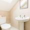 Pass the Keys Self Contained 2 Bed with Parking Leamington Spa