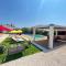 Holiday house with a private heated swimming pool