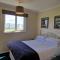 Sea View Holiday Chalet, access to sandy beach - Pets go free - 滨海温特顿