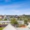 Top level one bedroom apartment with MCG views - Melbourne