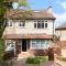 Surrey Stays - 4 bedroom house, sleeps 9, 2 bathrooms, CR5, near Gatwick Airport - Banstead